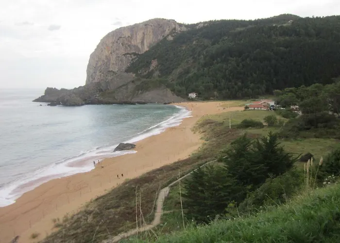 Ea Playa Montana45\'Guggemhein A 200M Andando Playa Y Del Centro Pueblo