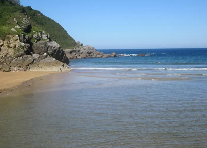 Ea Playa Montana45\'Guggemhein A 200M Andando Playa Y Del Centro Pueblo